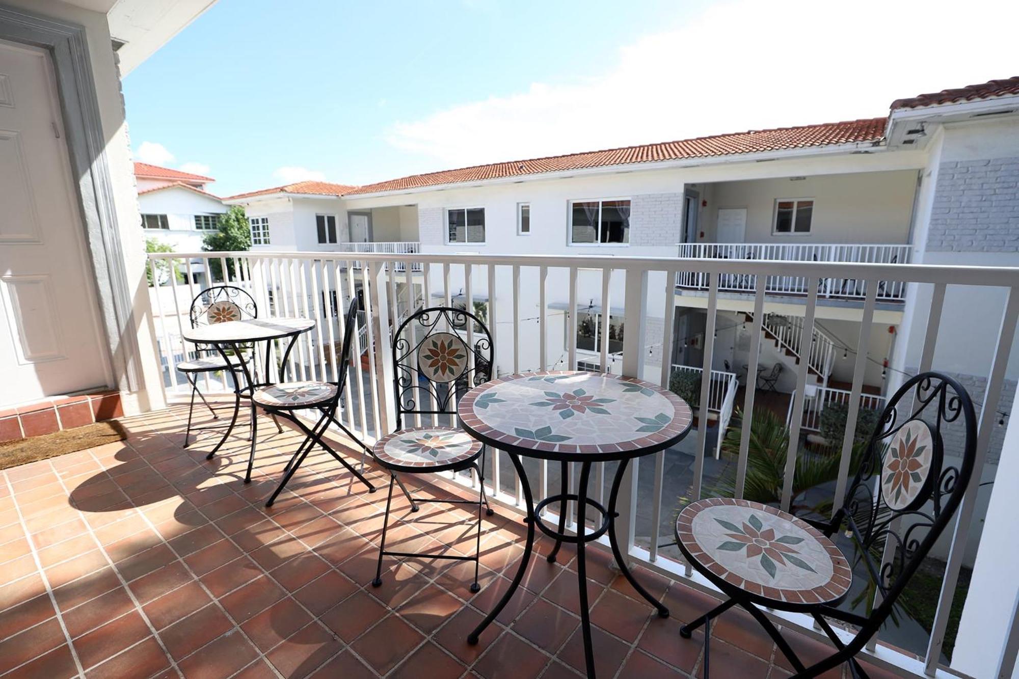 North Beach Steps To Sea Miami Apartment With Free Parking Family And Pet Friendly Miami Beach Bagian luar foto