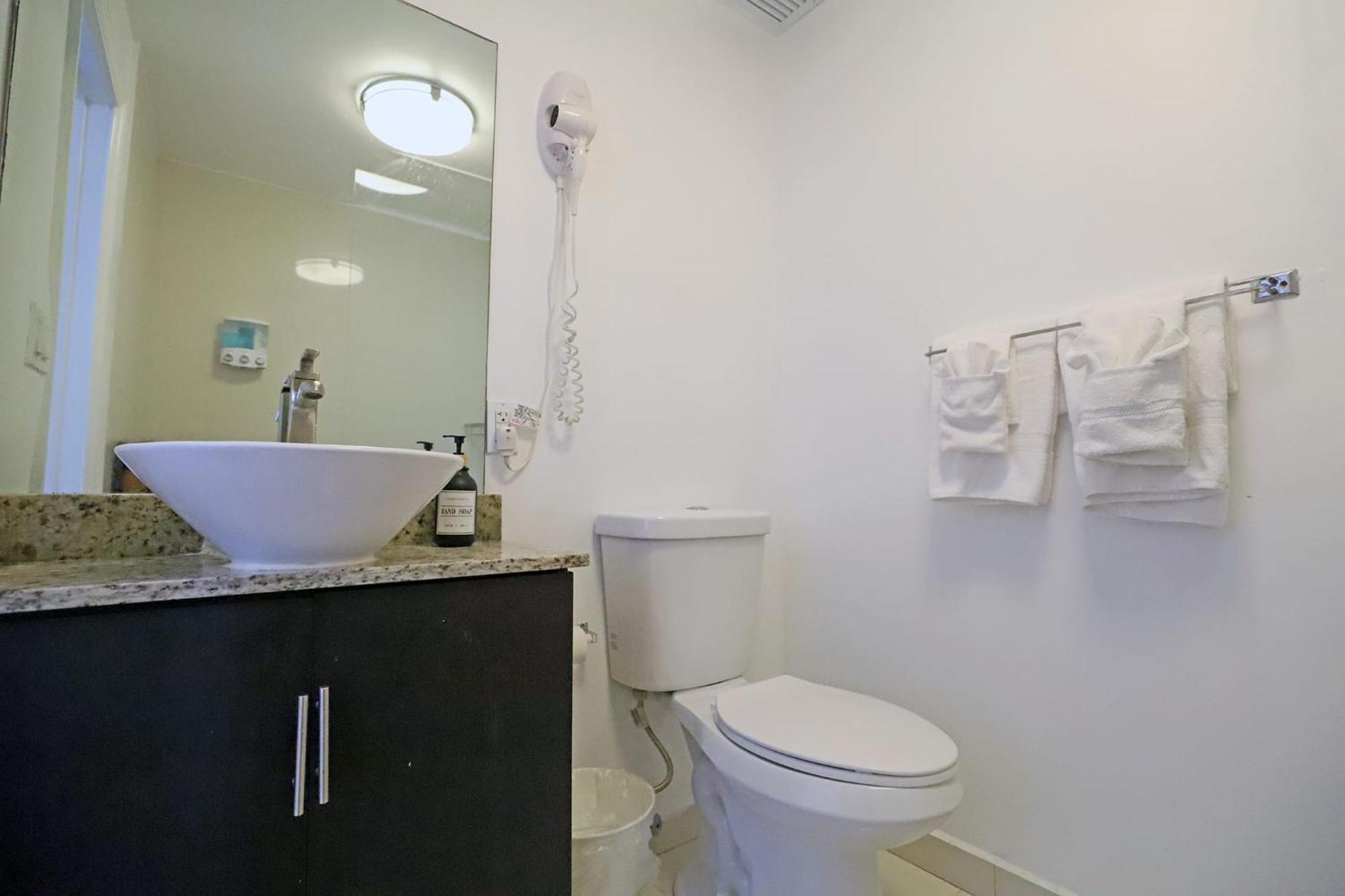 North Beach Steps To Sea Miami Apartment With Free Parking Family And Pet Friendly Miami Beach Bagian luar foto