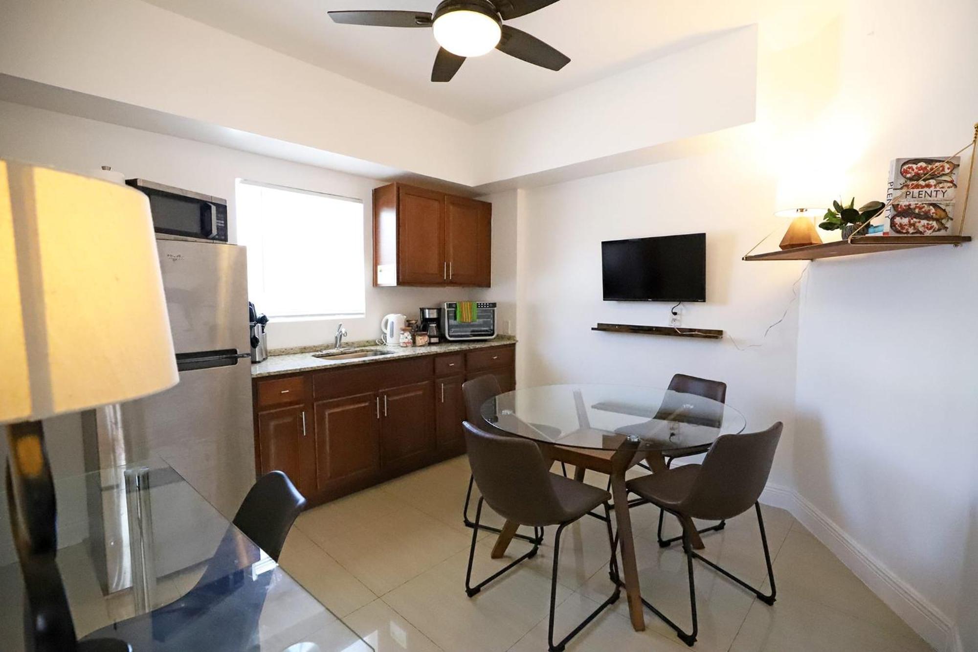 North Beach Steps To Sea Miami Apartment With Free Parking Family And Pet Friendly Miami Beach Bagian luar foto