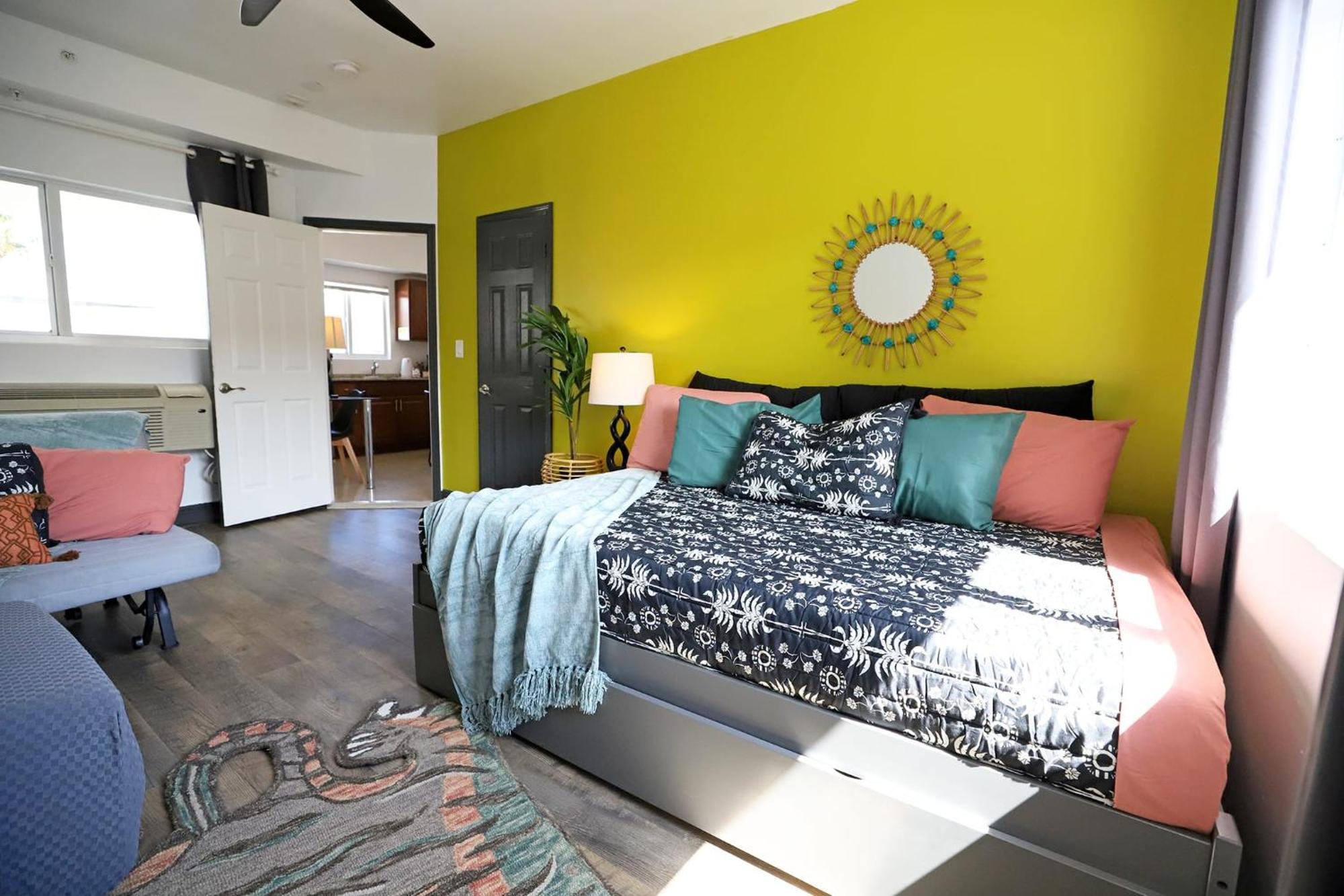 North Beach Steps To Sea Miami Apartment With Free Parking Family And Pet Friendly Miami Beach Bagian luar foto